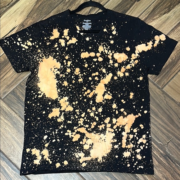 Reverse Tye dye v-neck T-Shirt - Picture 5 of 6